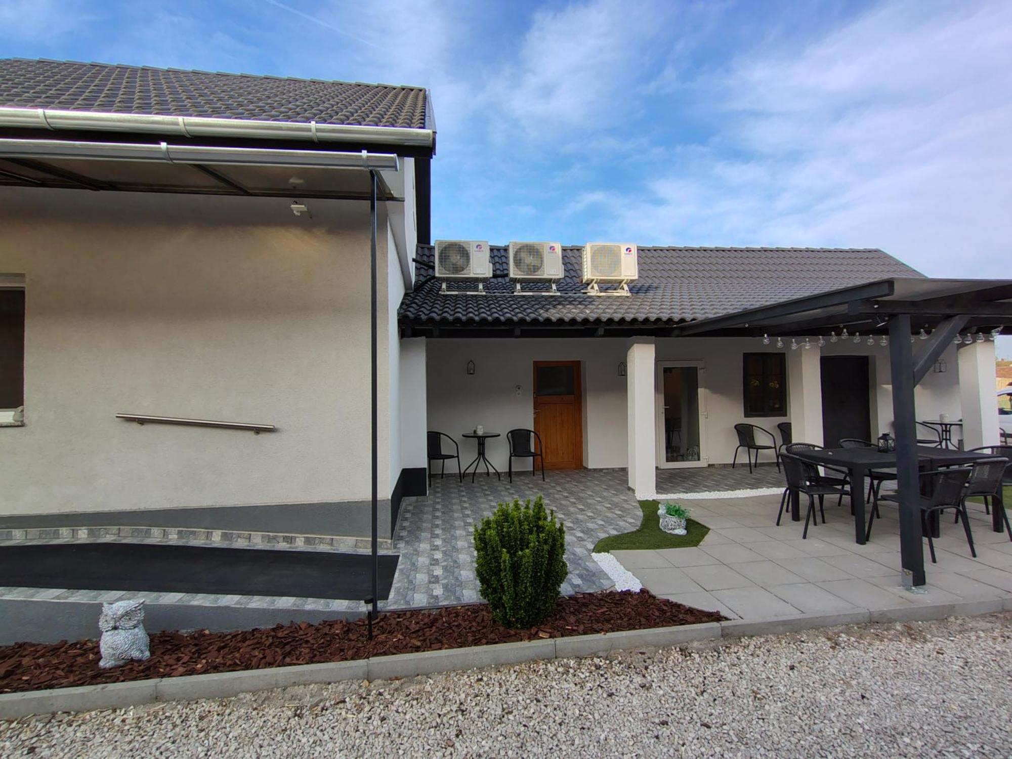 Csengo Vendeghaz Hotel Kiskoros Exterior photo